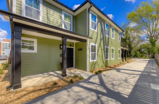 6 King BRs w/SmartTVs | Across from Township