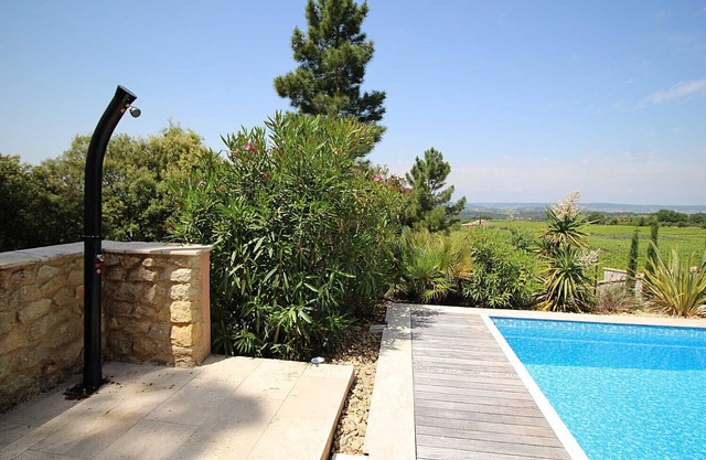 6 miles from Vaison-la-Romaine, villa with modern decor, heated pool