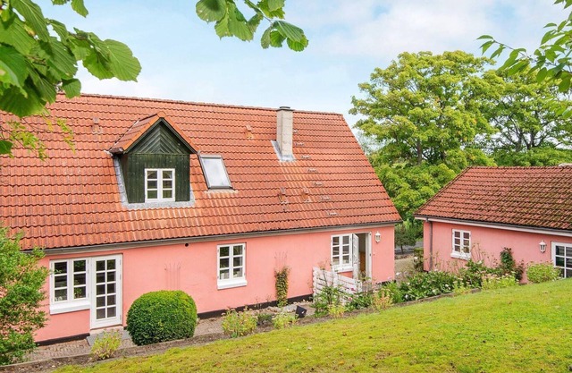 6 person holiday home in Grenaa