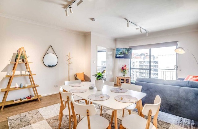60 Sparkling Perth East End Pool+Parking sleeps 4