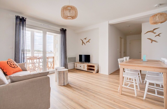 600m from the beach, lovely flat for 6