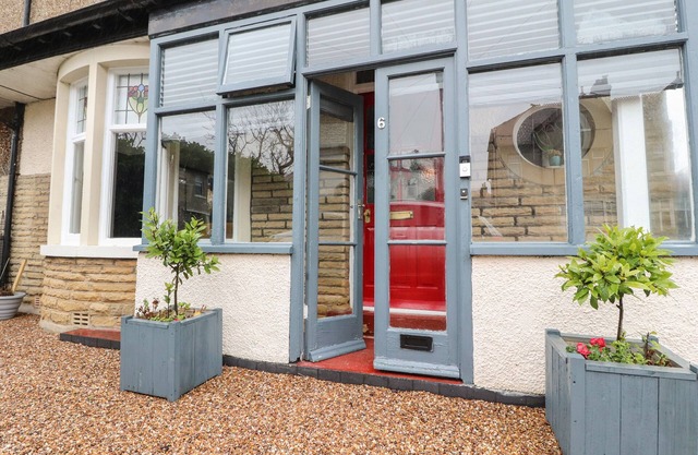 6A ELMS ROAD, pet friendly, country holiday cottage in Morecambe
