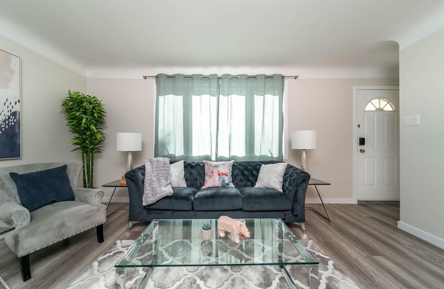 ★6B Modern Bungalow★King Bed/WiFi✔Long Stays★Clean