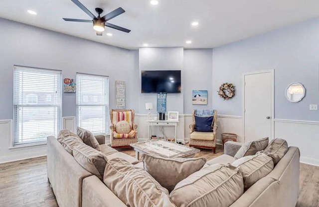6BDRM Home Multiple Decks w/Oceanview, Hot Tub & Pool/Beach Access