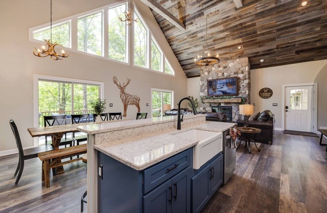 6BR ¦ 5 King Beds ¦ Bunk Room with 2 Bunks ¦ 8 Bathrooms ¦ Platinum Pool Pass!