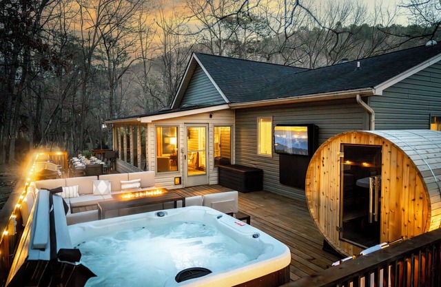 6BR Designer Home in Massanutten with Hot Tub, Sauna