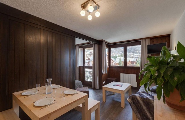 6th floor, view mountain, balcony, parking, tv, ski locker, 31m², Serre Chevalier