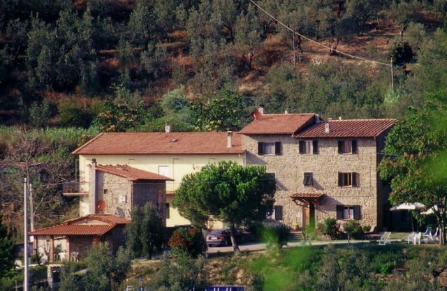 7 bedroom house, rural setting, private pool, free wifi, great for touring/relax