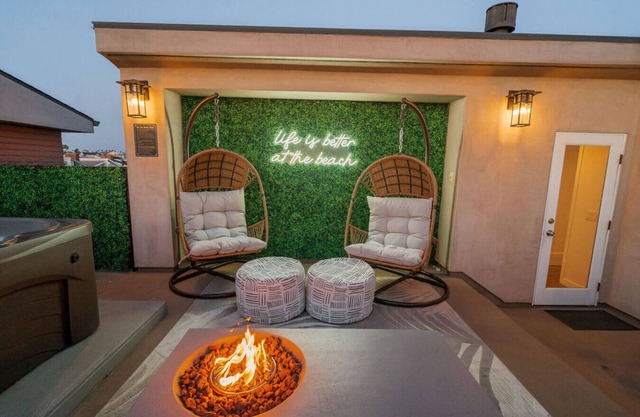 7 Br, 2 Hot Tubs, Rooftop, Beach Block, Ocean View