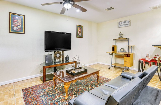 7 Mi to Dtwn Houston: Family Home w/Patio & Yard