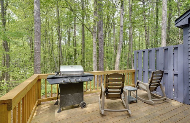 7 Mi to Dtwn Raleigh: BBQ-Ready Townhome!
