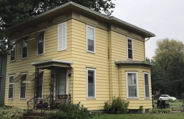 700 Douglas Ave, Close to Main Street, Garage!