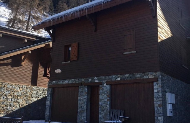 70m² apartment in a small chalet at the foot of the LA ROCHE chairlift