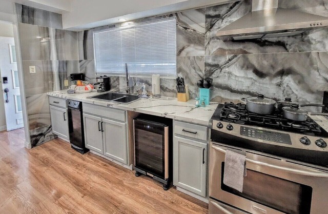 #74Hub w/Kitchen: Mins to LV Strip/Dwtn/Con Centern
