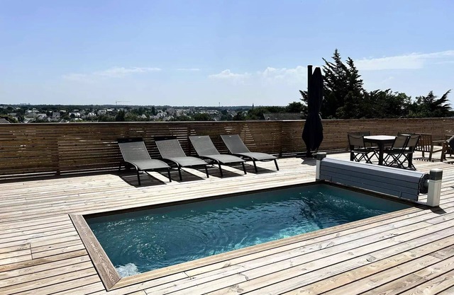 765 - Modern house with private pool.