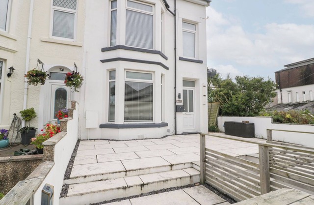 76A MACKWORTH ROAD, pet friendly, with a garden in Porthcawl