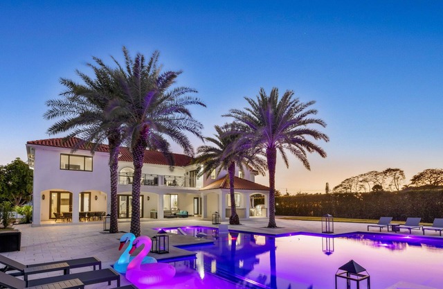 7BR Villa sleeps 16/Pool, Jacuzzi, Pickleball