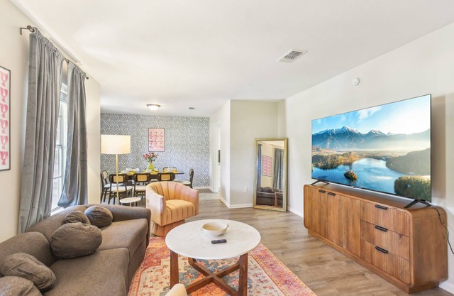 7Min to Texas A&M Cozy 7 Beds, w/Billiards & Firepit Oasis