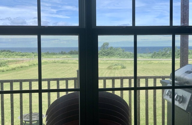 8 Ocean view cottages center of PEI. 2 bedrooms with 1 king and 2 doubles.