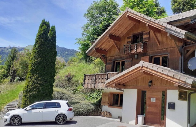 8-Person Chalet with Hot Tub in Portes du Soleil