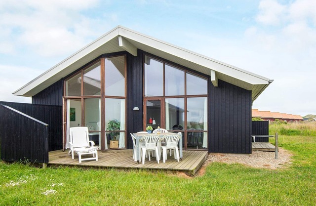 8 person holiday home in Ulfborg-By Traum