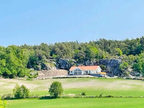 8 person holiday home in UDDEVALLA-By Traum