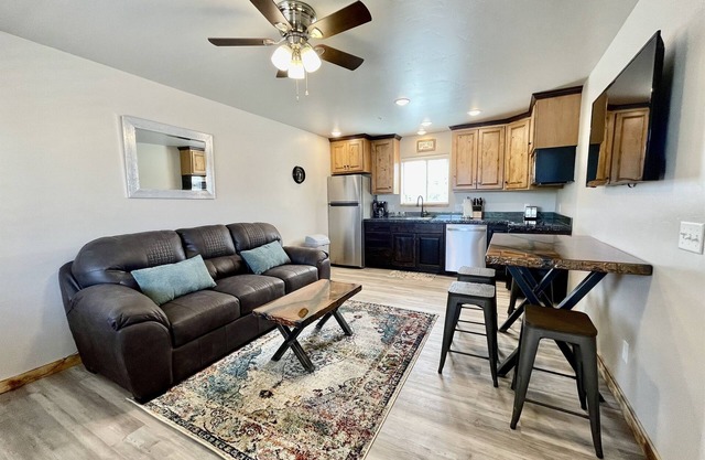 #8 W/Garage Peaceful Desert Escape