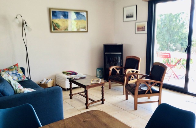 800 m from beaches, large family house, large garden, town center, quiet area