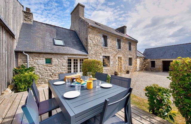 800 m from the beach, house for 6 with garden