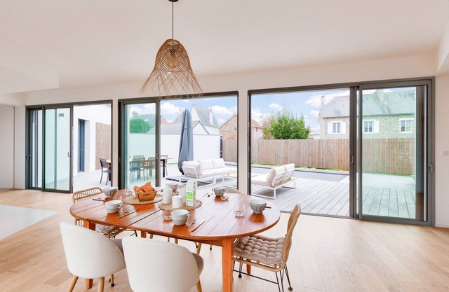 800m from the beach, new house for 10 with pool