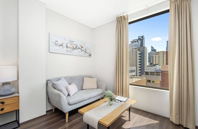 802 Serenity Studio Apt for 2 high floor WIFI Laundry CBD