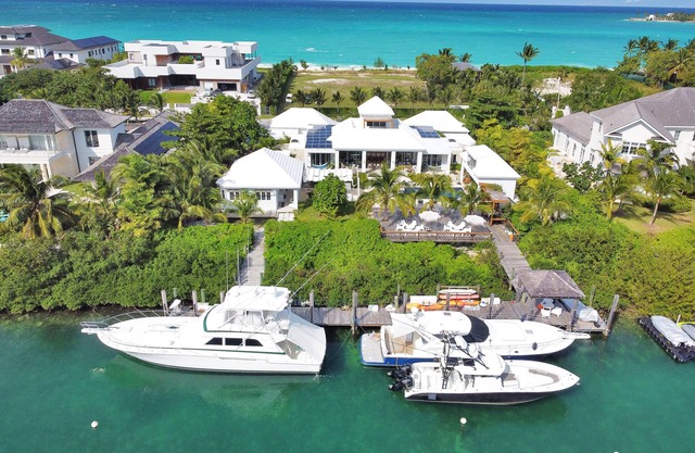 8BR Waterfront Home Veranera Old Fort Bay, Nassau
