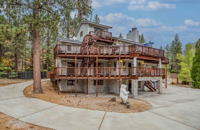 9 Bedroom, 13 Beds - 2 Gamerooms, Basketball & Golf