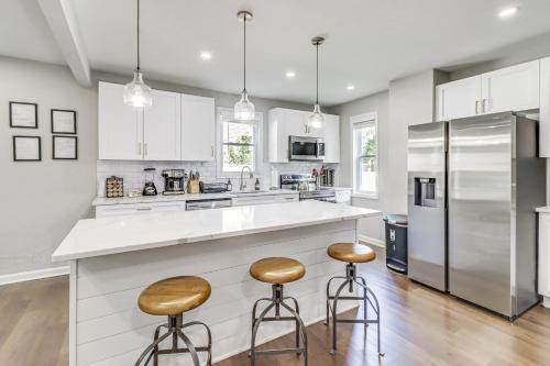9 Mi to US Capitol Pet-Friendly Cheverly Apt