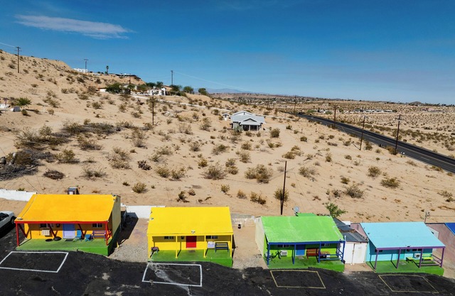 9 Palms Inn