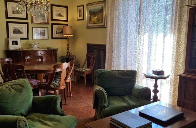 950mt sea, 500mt center, apartment 120sqm 3rd floor elevator 5 beds 3 rooms