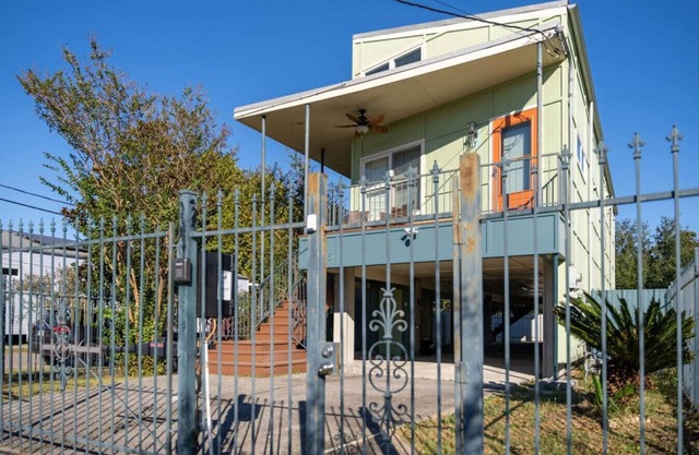 9th Ward Beauty- Make it Right Home Close to Qtr