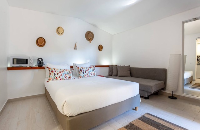 Açoteias Studio w/Pool by LovelyStay