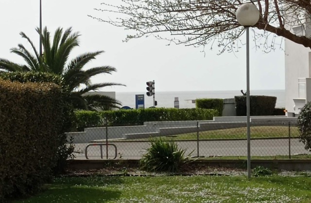 A 30m de plage Grande Conche, sublime quartier du Parc : commerces, gare, marché