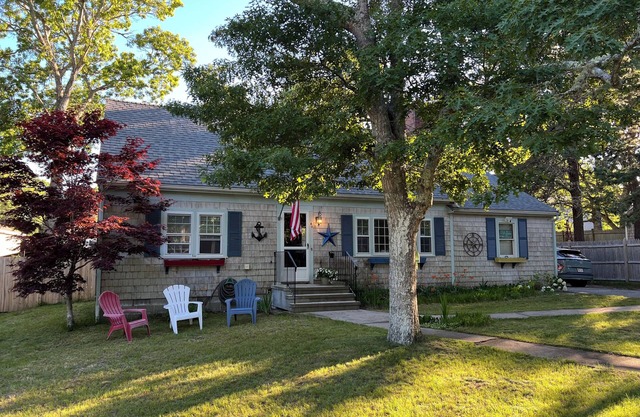 A charm Cape house centrally located close to everything that Cape code offers