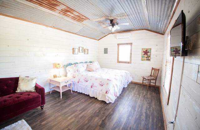 A Chic Shack Cottages on Onion Creek