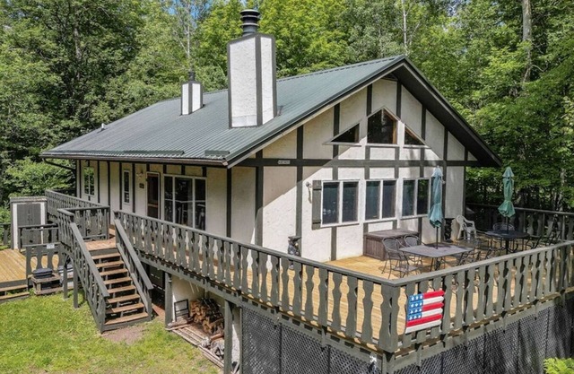 A Comfortable & Spacious Retreat in the Powderhorn Village