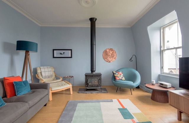 A contemporary holiday apartment ideal for couples, families with older children and golfers.
