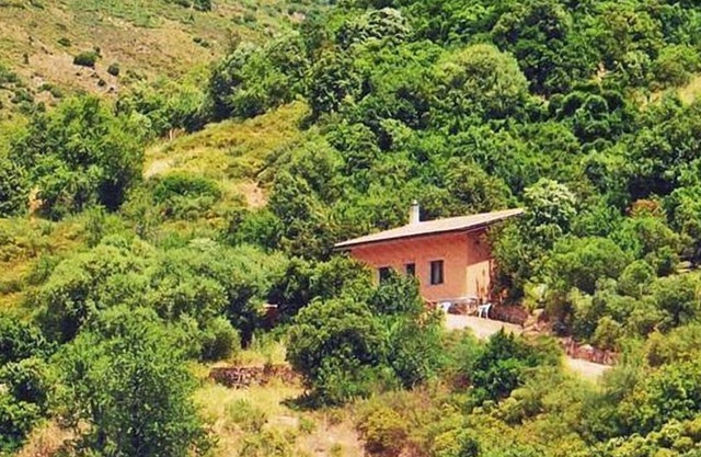 A cozy vacation house surrounded by natural beauties.