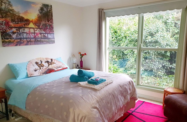 A DAYLESFORD Abelia Cottage 2br 750 M walk to town sleeps 5
