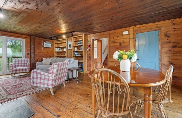 A - Farmhouse Apartment on a Cattle Farm