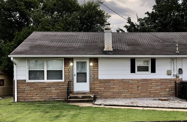 A few minutes from downtown ST. LOUIS, MO! PREMIER HOST! RV & trailer friendly!