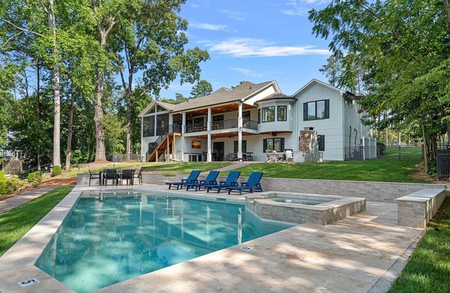 A Good Distraction by SoCharm | New Pool & Spa