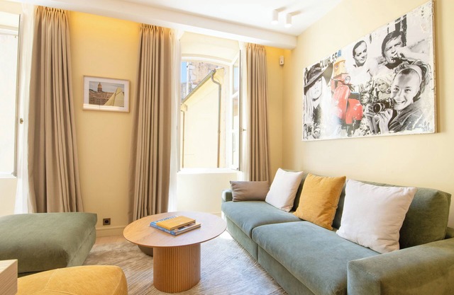 A Gorgeous 1-BR in the Heart of Saint-Tropez - Tower Bell view