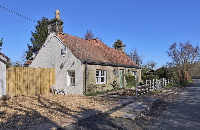 A gorgeous 3 bedroomed country cottage just outside St Andrews